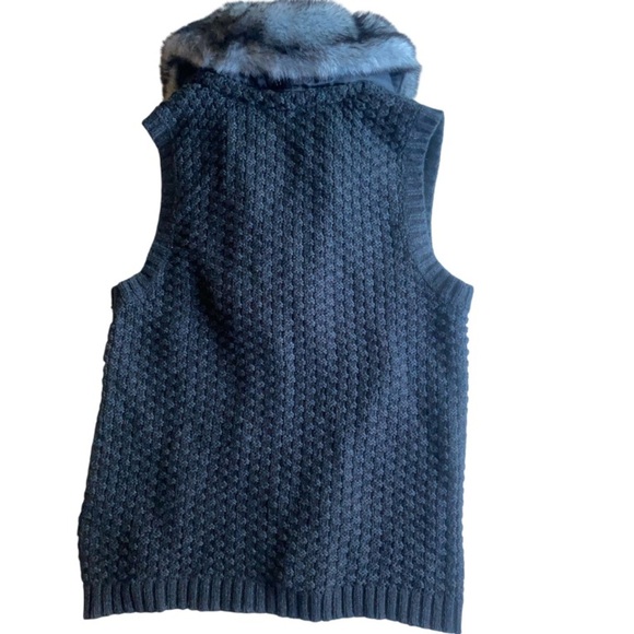 Chico’s Black Knit Sweater Vest w/ Faux Fur Collar Size 0 (S) - Picture 3 of 11
